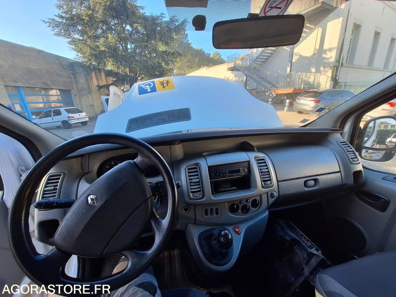RENAULT TRAFIC - Микроавтобус, Пассажирский фургон: фото 4 RENAULT TRAFIC - Микроавтобус, Пассажирский фургон: фото 4