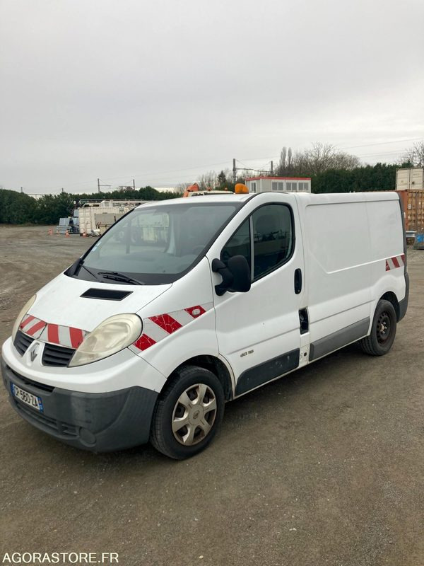 RENAULT TRAFIC diesel - Année 2013 - 376.300km - Цельнометаллический фургон: фото 3 RENAULT TRAFIC diesel - Année 2013 - 376.300km - Цельнометаллический фургон: фото 3