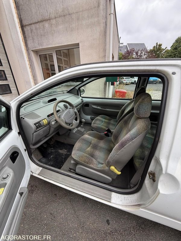 RENAULT TWINGO GPL / ESSENCE - Легковой автомобиль: фото 4 RENAULT TWINGO GPL / ESSENCE - Легковой автомобиль: фото 4