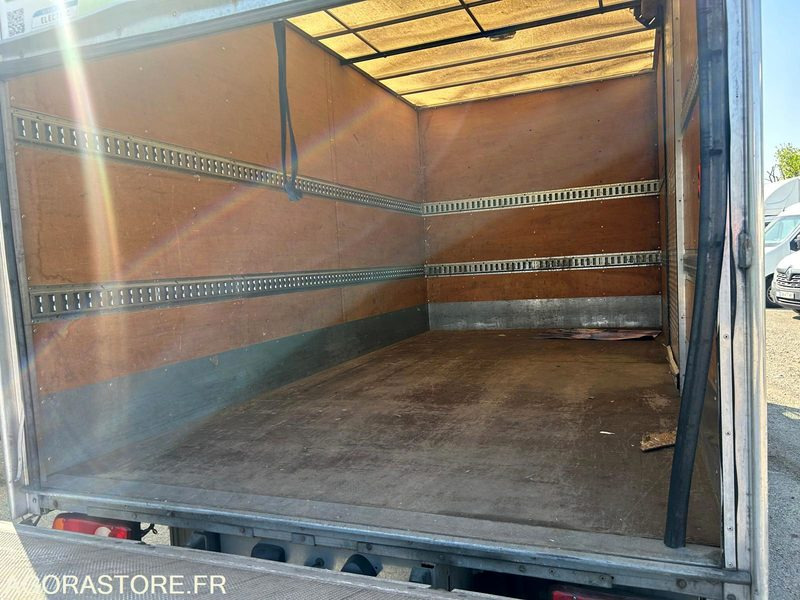 RENAULT maxity ZE electrique 20m3 hayon - 2016 / 68658 KM - Грузовик с закрытым кузовом, Электрогрузовик: фото 5 RENAULT maxity ZE electrique 20m3 hayon - 2016 / 68658 KM - Грузовик с закрытым кузовом, Электрогрузовик: фото 5