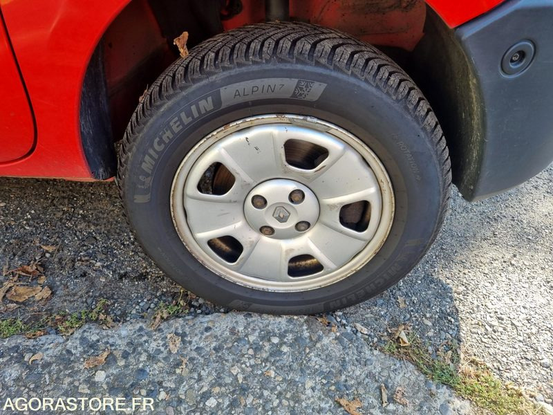 Reanult Kangoo 4x4 - 7353 XZ 63 - 2005 - Легковой фургон: фото 5 Reanult Kangoo 4x4 - 7353 XZ 63 - 2005 - Легковой фургон: фото 5