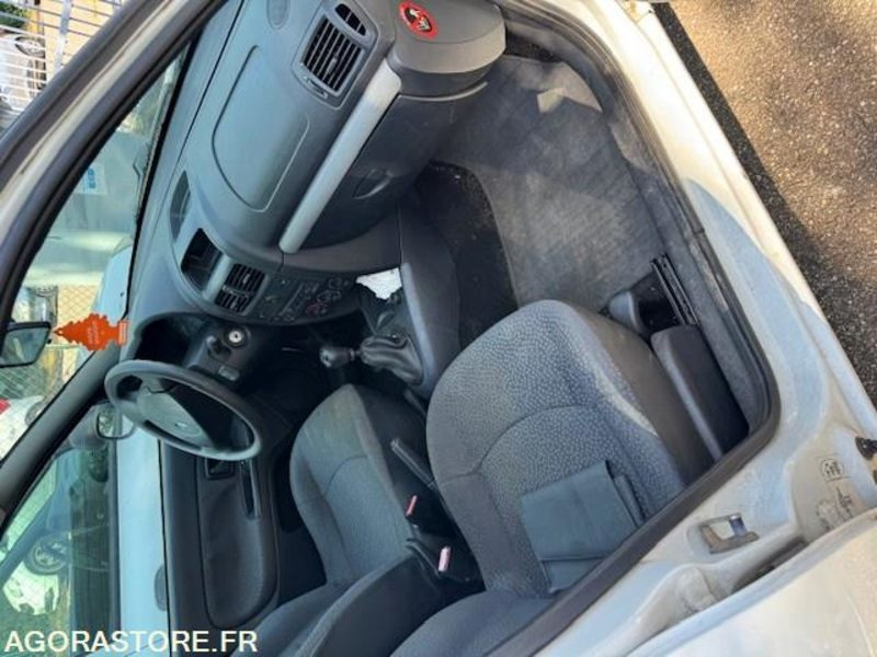 Renault CLIO 2 - Легковой автомобиль: фото 5 Renault CLIO 2 - Легковой автомобиль: фото 5