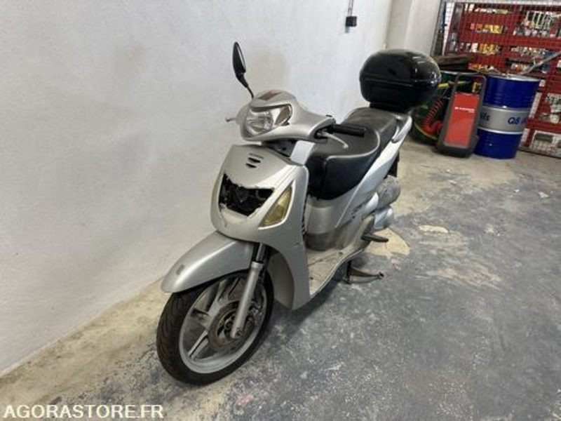 SCOOTER HONDA SH125 - 2001 - 24167KM - 1087GF2A - Мотоцикл: фото 2 SCOOTER HONDA SH125 - 2001 - 24167KM - 1087GF2A - Мотоцикл: фото 2
