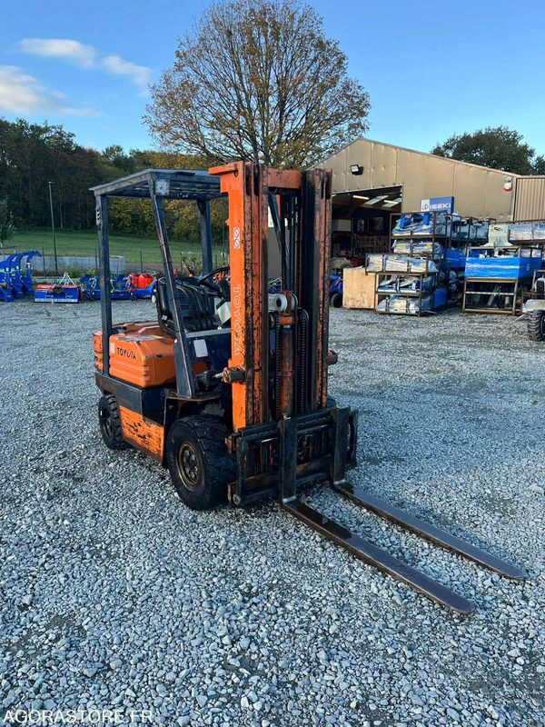 TOYOTA chariot levée libre TOYOTA 025FD18 Diesel - Дизельный погрузчик: фото 2 TOYOTA chariot levée libre TOYOTA 025FD18 Diesel - Дизельный погрузчик: фото 2