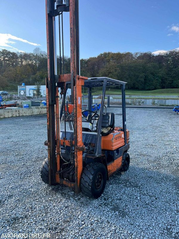 TOYOTA chariot levée libre TOYOTA 025FD18 Diesel - Дизельный погрузчик: фото 3 TOYOTA chariot levée libre TOYOTA 025FD18 Diesel - Дизельный погрузчик: фото 3