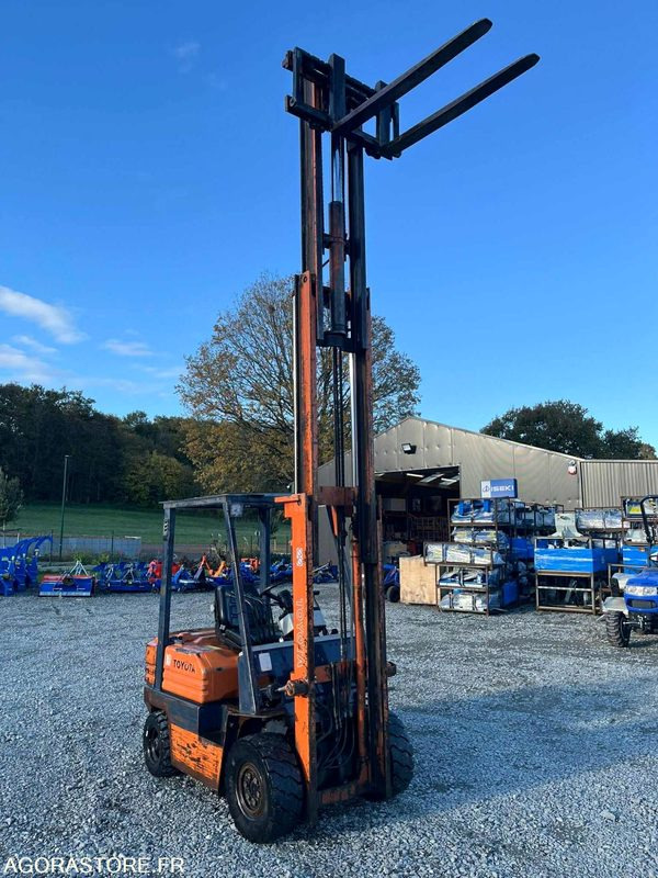 TOYOTA chariot levée libre TOYOTA 025FD18 Diesel - Дизельный погрузчик: фото 4 TOYOTA chariot levée libre TOYOTA 025FD18 Diesel - Дизельный погрузчик: фото 4