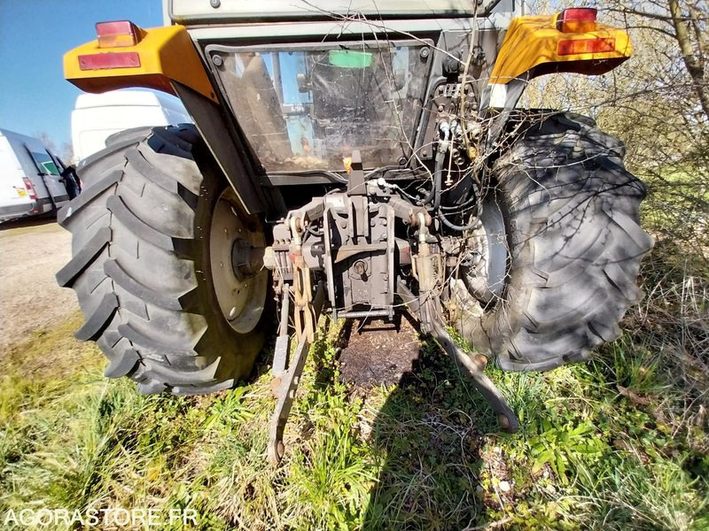 TRACTEUR ENAULT ERGOS100 + CHARGEUR FAUCHEUX - Трактор: фото 4 TRACTEUR ENAULT ERGOS100 + CHARGEUR FAUCHEUX - Трактор: фото 4