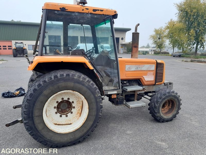 TRACTEUR RENAULT 750MI 12532 heures 1995 - Трактор: фото 2 TRACTEUR RENAULT 750MI 12532 heures 1995 - Трактор: фото 2