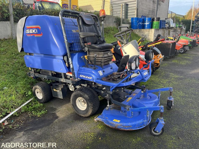 Tondeuse frontale Iseki SFH240 + bac + plateau 1.37m, 935h de 2010. - Газонокосилка: фото 1 Tondeuse frontale Iseki SFH240 + bac + plateau 1.37m, 935h de 2010. - Газонокосилка: фото 1