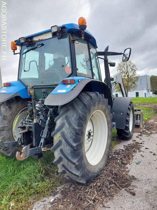Tracteur New Holland avec chargeuse Mailleux - Трактор: фото 3 Tracteur New Holland avec chargeuse Mailleux - Трактор: фото 3