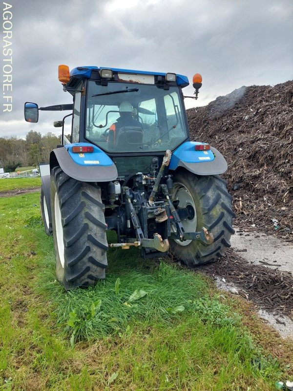 Tracteur New Holland avec chargeuse Mailleux - Трактор: фото 2 Tracteur New Holland avec chargeuse Mailleux - Трактор: фото 2