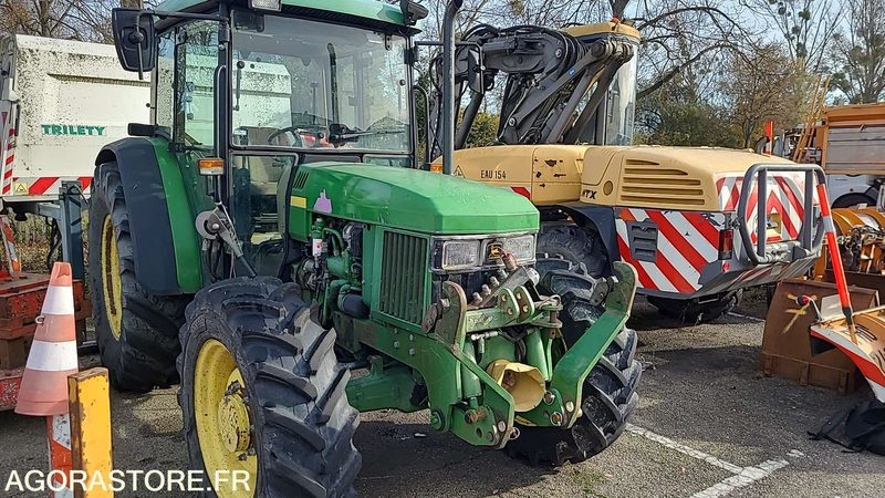 Tracteur avec chargeur - John Deere - 5550 JE - 2001 -9461ZP67 - Тягач: фото 1 Tracteur avec chargeur - John Deere - 5550 JE - 2001 -9461ZP67 - Тягач: фото 1