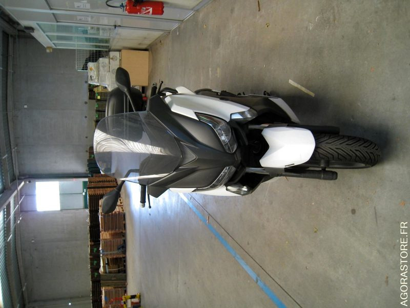 YAMAHA XMAX 125cc ABS 2014 - Мотоцикл: фото 2 YAMAHA XMAX 125cc ABS 2014 - Мотоцикл: фото 2