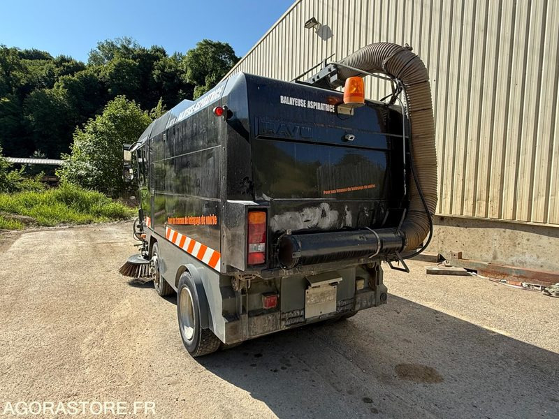 Balayeuse aspiratrice MATHIEUX C 560-2003-6077 Heures - Подметально-уборочная машина: фото 3 Balayeuse aspiratrice MATHIEUX C 560-2003-6077 Heures - Подметально-уборочная машина: фото 3