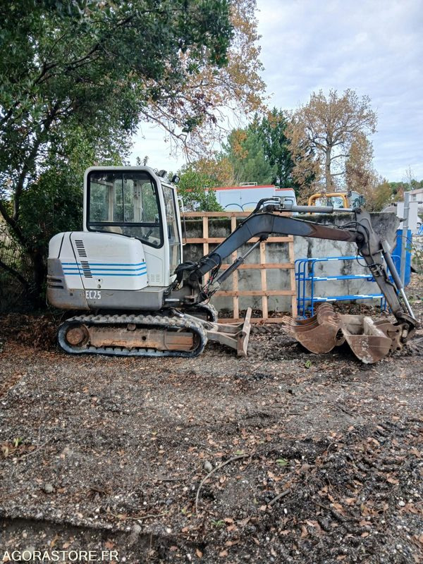 Mini pelle volvo ec25 - Мини-экскаватор: фото 3 Mini pelle volvo ec25 - Мини-экскаватор: фото 3