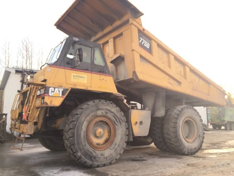 CAT 775 D - Карьерный самосвал: фото 1 CAT 775 D - Карьерный самосвал: фото 1