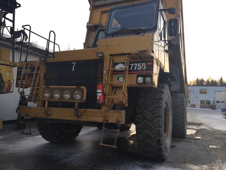 CAT 775 D - Карьерный самосвал: фото 3 CAT 775 D - Карьерный самосвал: фото 3