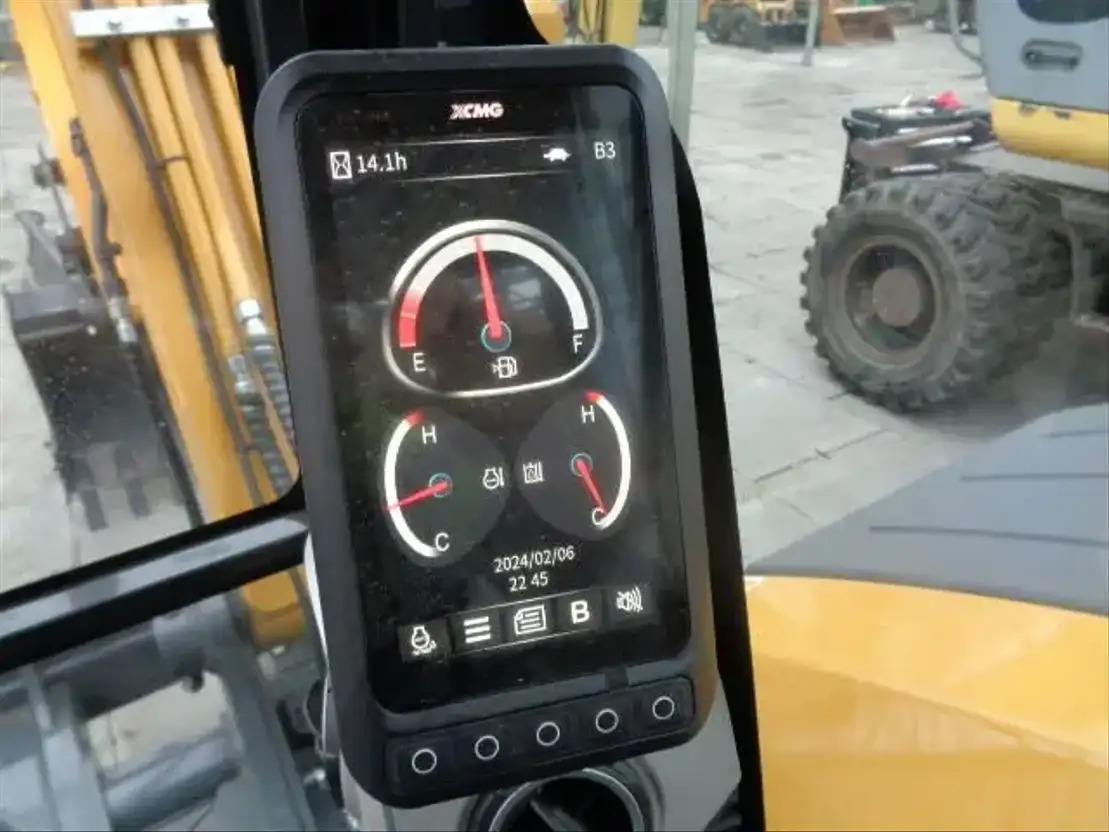 XCMG XE55GA - Гусеничный экскаватор: фото 2 XCMG XE55GA - Гусеничный экскаватор: фото 2