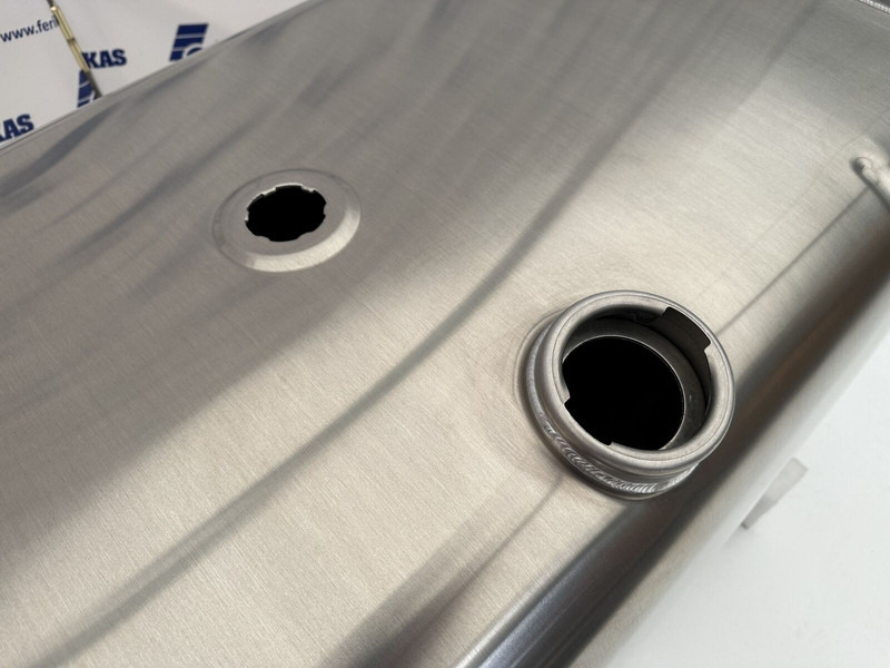 Iveco New aluminum fuel tank 400L - Топливный бак для Грузовиков: фото 4 Iveco New aluminum fuel tank 400L - Топливный бак для Грузовиков: фото 4