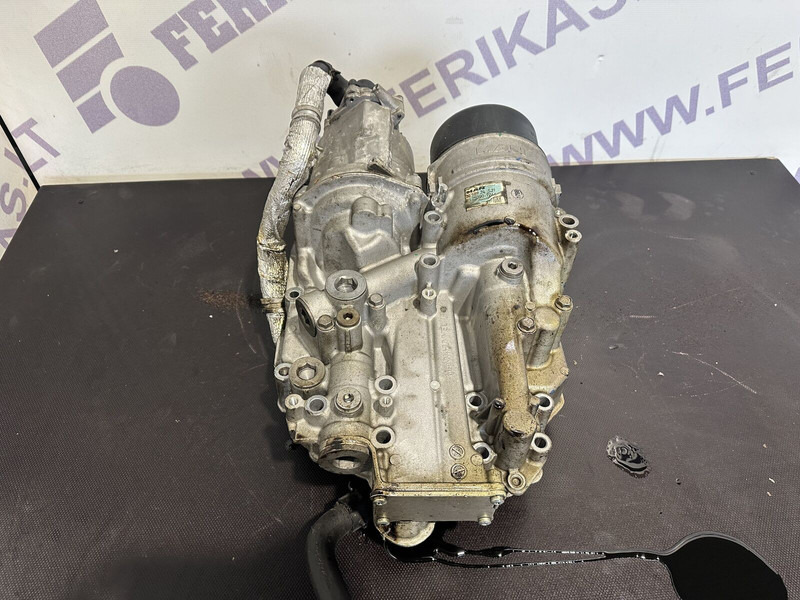 MAN oil filter housing with coolant - Двигатель и запчасти для Грузовиков: фото 2 MAN oil filter housing with coolant - Двигатель и запчасти для Грузовиков: фото 2