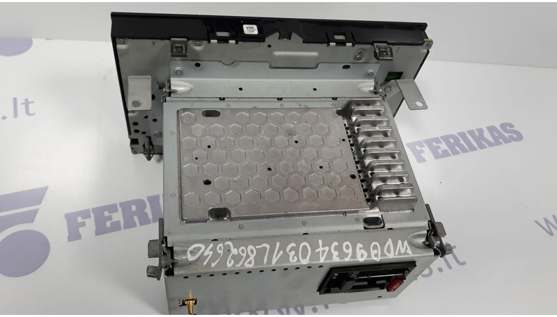 Mercedes-Benz Radio Navigation system - Приборная панель для Грузовиков: фото 3 Mercedes-Benz Radio Navigation system - Приборная панель для Грузовиков: фото 3