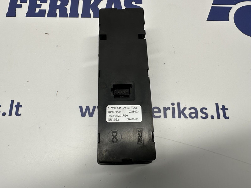 Mercedes-Benz passenger door, window control - Приборная панель для Грузовиков: фото 2 Mercedes-Benz passenger door, window control - Приборная панель для Грузовиков: фото 2