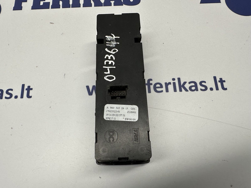 Mercedes-Benz passenger door, window control - Приборная панель для Грузовиков: фото 2 Mercedes-Benz passenger door, window control - Приборная панель для Грузовиков: фото 2