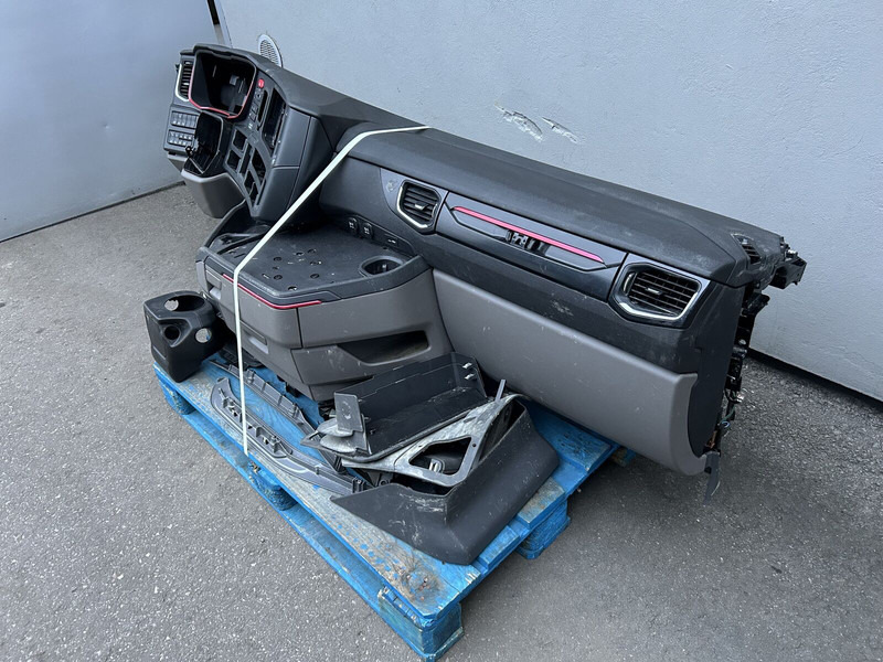 Scania complete dashboard - Бампер для Грузовиков: фото 2 Scania complete dashboard - Бампер для Грузовиков: фото 2