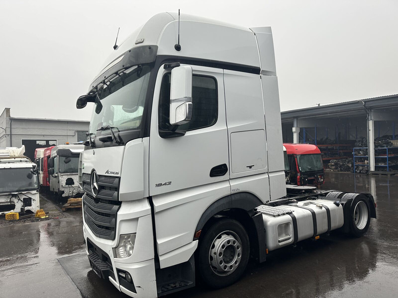 Mercedes-Benz Actros MP4 - Тягач: фото 2 Mercedes-Benz Actros MP4 - Тягач: фото 2