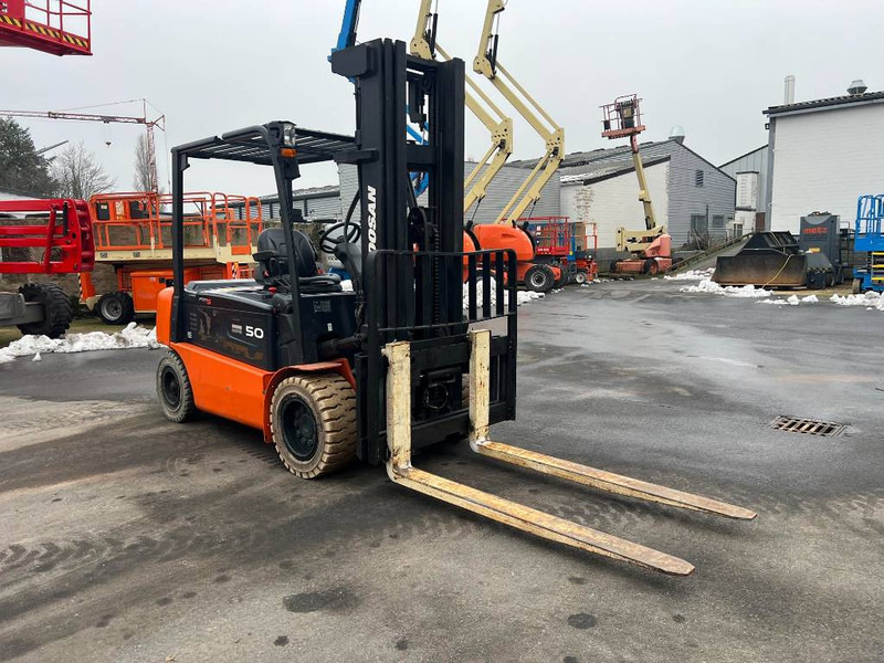 Doosan B50X5 5T 6m Triplex non-marking (1840) - Электропогрузчик: фото 5 Doosan B50X5 5T 6m Triplex non-marking (1840) - Электропогрузчик: фото 5