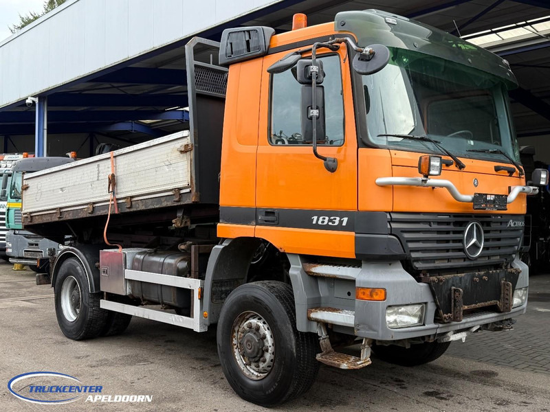 Mercedes-Benz Actros 1831 4x4 Naafreductie, Bladgeveerd, EPS, Originele kilometerstand! - Самосвал: фото 1 Mercedes-Benz Actros 1831 4x4 Naafreductie, Bladgeveerd, EPS, Originele kilometerstand! - Самосвал: фото 1