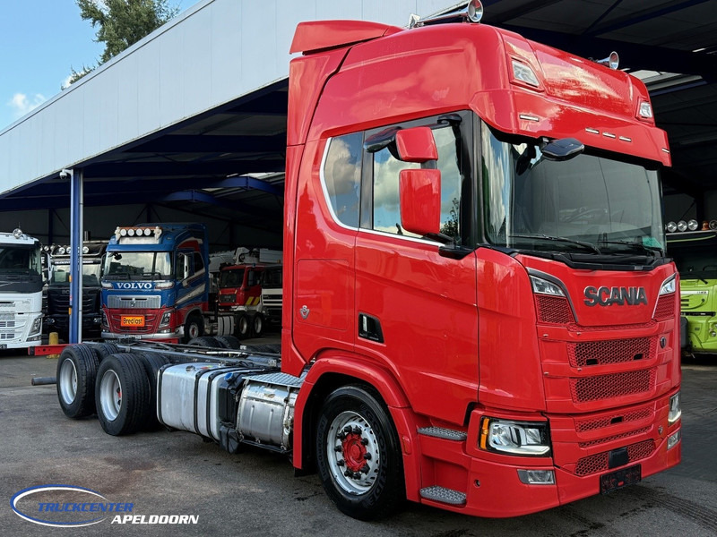 Scania R650 V8 NGS 6x2, 435 cm Wielbasis, Retarder - Грузовик-шасси: фото 1 Scania R650 V8 NGS 6x2, 435 cm Wielbasis, Retarder - Грузовик-шасси: фото 1
