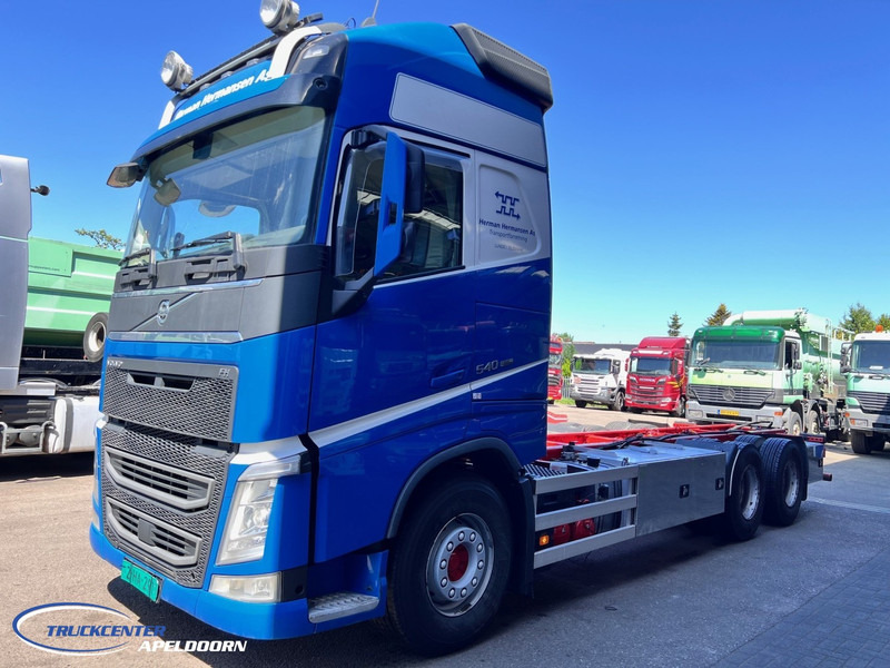 Volvo FH 540 6x4, Dual clutch, XL Globetrotter, PTO, Retarder - Грузовик-шасси: фото 3 Volvo FH 540 6x4, Dual clutch, XL Globetrotter, PTO, Retarder - Грузовик-шасси: фото 3