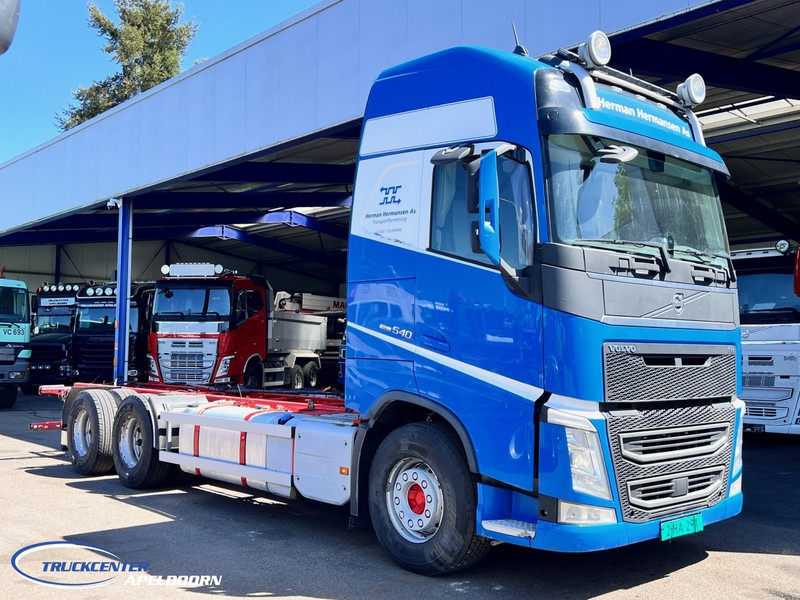 Volvo FH 540 6x4, Dual clutch, XL Globetrotter, PTO, Retarder - Грузовик-шасси: фото 1 Volvo FH 540 6x4, Dual clutch, XL Globetrotter, PTO, Retarder - Грузовик-шасси: фото 1