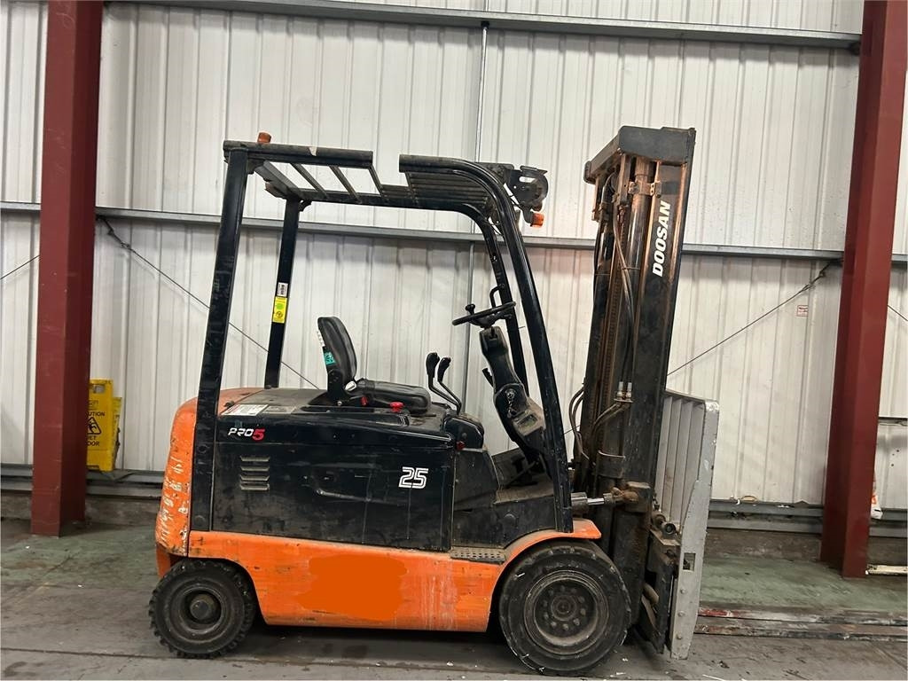 Doosan B25X-5 - Электропогрузчик: фото 5 Doosan B25X-5 - Электропогрузчик: фото 5