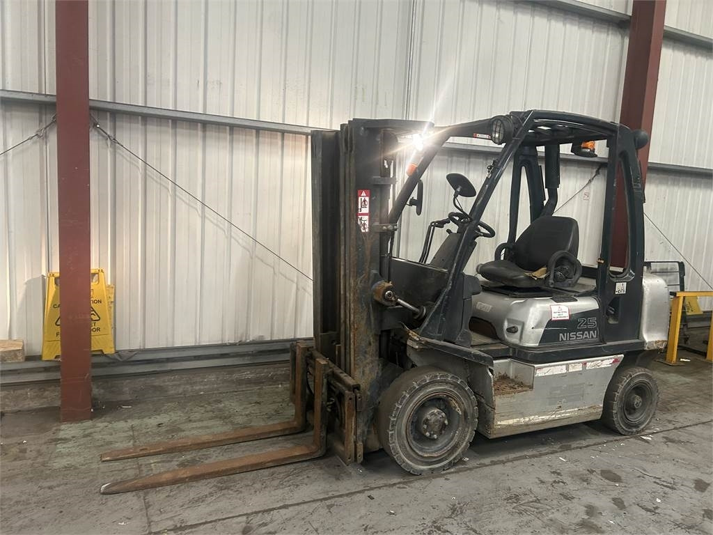 Nissan FD02A25Q  - Дизельный погрузчик: фото 2 Nissan FD02A25Q  - Дизельный погрузчик: фото 2