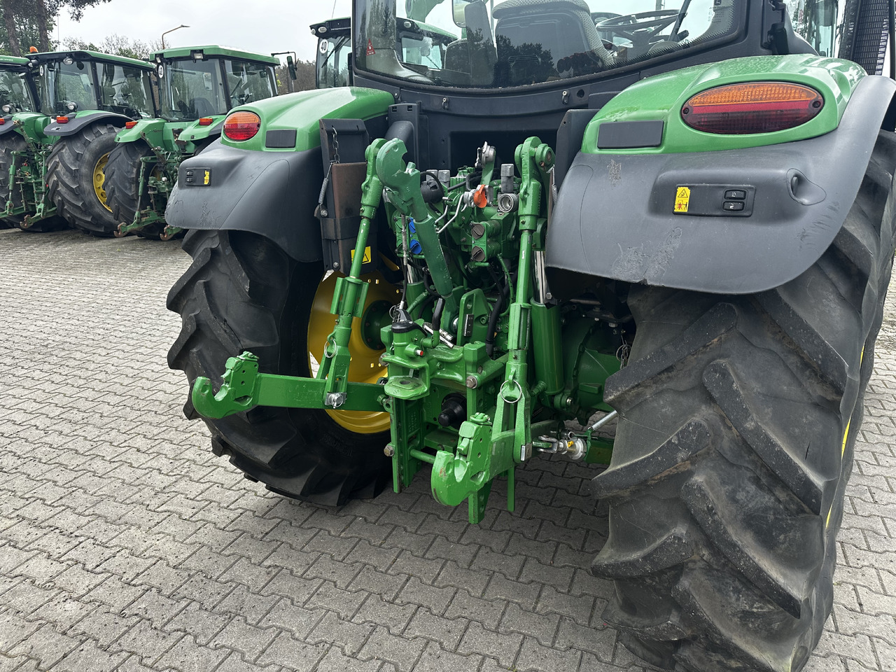 John Deere 6115R - Трактор: фото 5 John Deere 6115R - Трактор: фото 5
