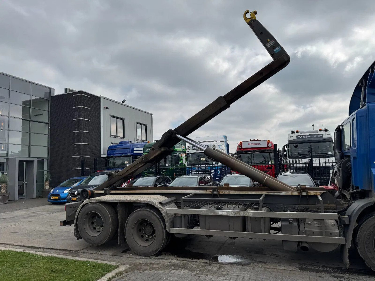 DAF CF 85.360 EURO 5 6X2 25T VDL HOOK TÜV 11-2025 - Крюковой мультилифт: фото 4 DAF CF 85.360 EURO 5 6X2 25T VDL HOOK TÜV 11-2025 - Крюковой мультилифт: фото 4