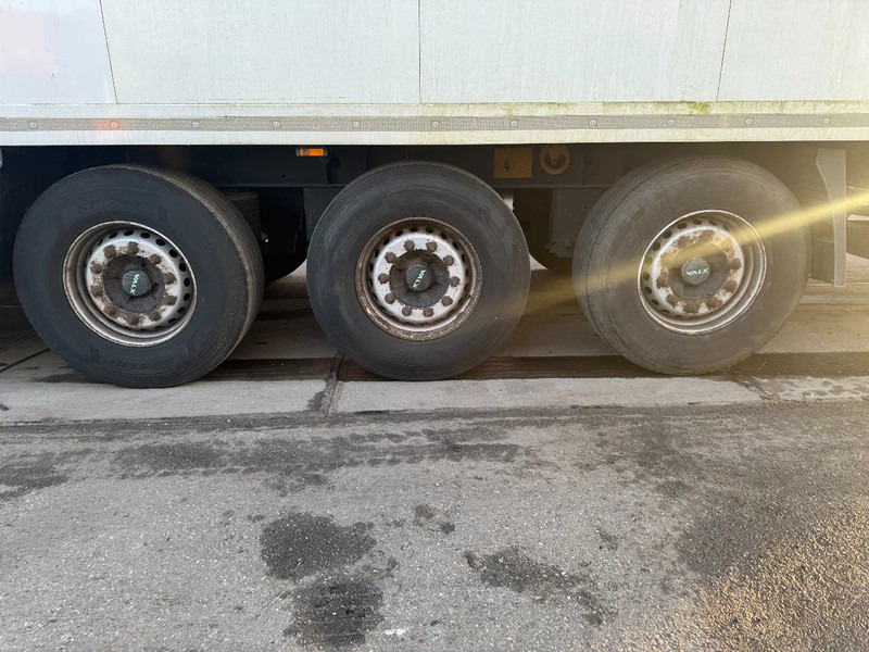 Полуприцеп-рефрижератор Krone SD THERMO KING SLX 200e + DHOLLANDIA 2000KG: фото 7 Полуприцеп-рефрижератор Krone SD THERMO KING SLX 200e + DHOLLANDIA 2000KG: фото 7