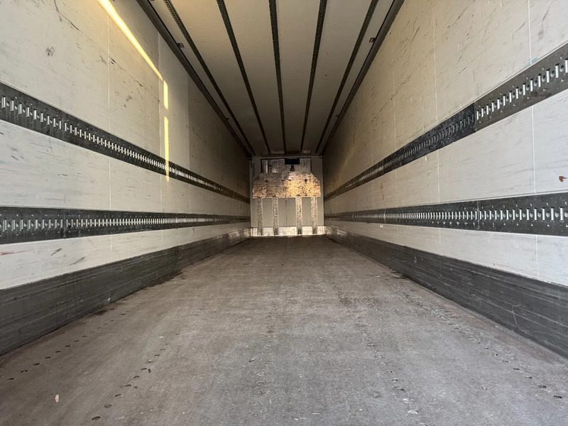 Полуприцеп-рефрижератор Krone SD THERMO KING SLX 200e + DHOLLANDIA 2000KG: фото 10 Полуприцеп-рефрижератор Krone SD THERMO KING SLX 200e + DHOLLANDIA 2000KG: фото 10