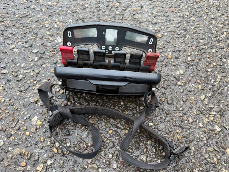 Scania R500 V8 8X4 + HIAB 220-5 + REMOTE + CABLELIFT - FULL STEEL SUSP. MANUAL GEAR. BIG AXLES - Автоманипулятор: фото 3 Scania R500 V8 8X4 + HIAB 220-5 + REMOTE + CABLELIFT - FULL STEEL SUSP. MANUAL GEAR. BIG AXLES - Автоманипулятор: фото 3