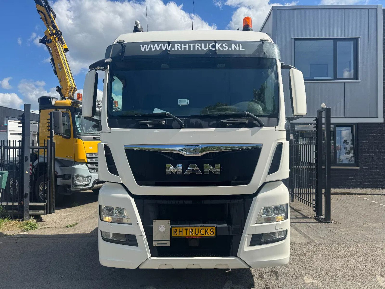 MAN TGX 26.480 6X2 EURO 6 SPOILERS AUTOMATIC - Тягач: фото 2 MAN TGX 26.480 6X2 EURO 6 SPOILERS AUTOMATIC - Тягач: фото 2