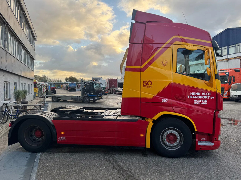 Volvo FH 460 4X2 EURO 6 SKIRTS VEB I PARK COOL - Тягач: фото 4 Volvo FH 460 4X2 EURO 6 SKIRTS VEB I PARK COOL - Тягач: фото 4