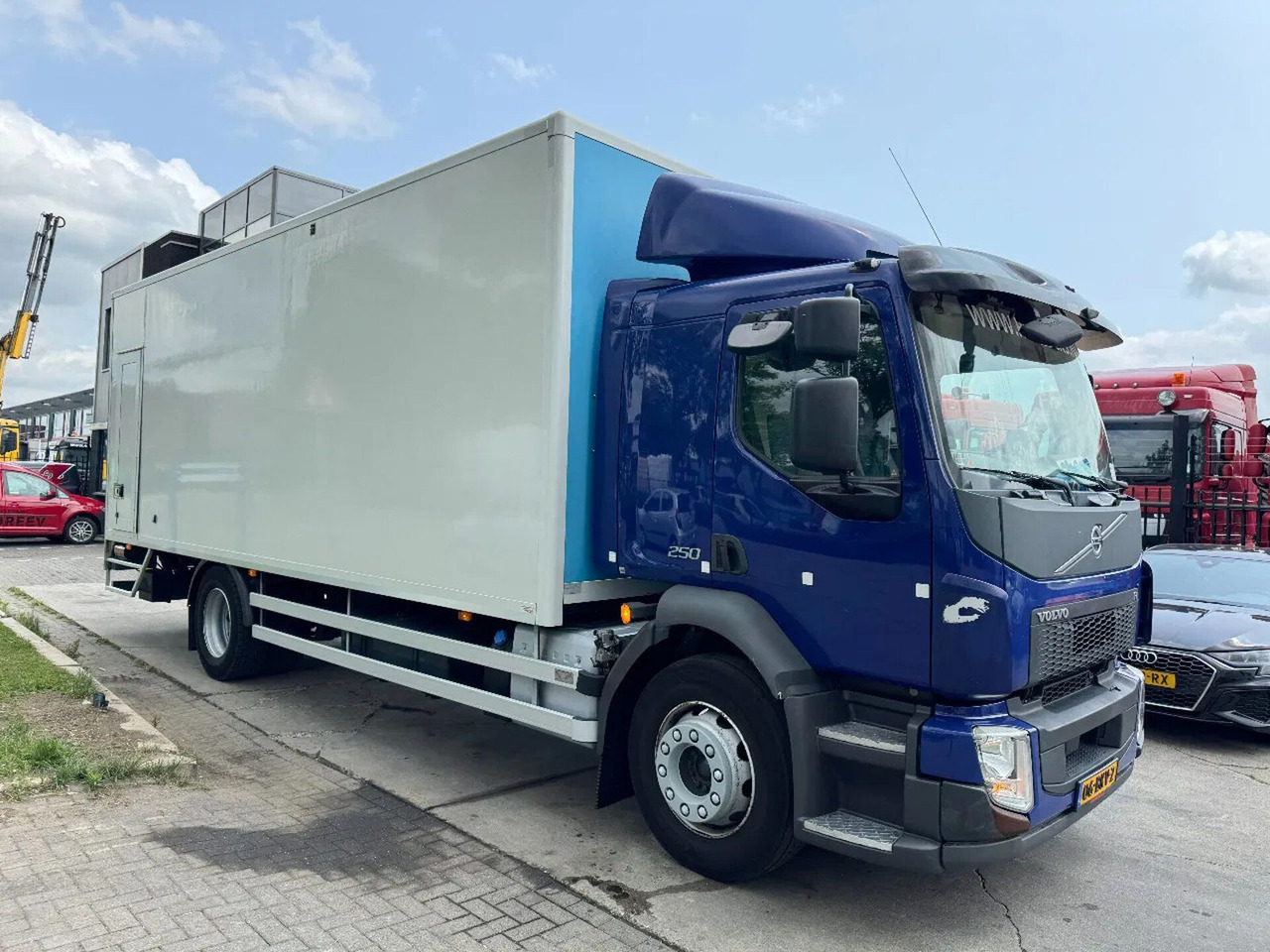 Volvo FL 250 4X2 - EURO 6 + DHOLLANDIA LIFT + TÜV 04-2 - Грузовик с закрытым кузовом: фото 4 Volvo FL 250 4X2 - EURO 6 + DHOLLANDIA LIFT + TÜV 04-2 - Грузовик с закрытым кузовом: фото 4