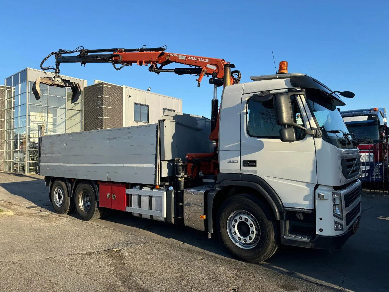 Volvo FM 330 6X2 - EURO 5 + ATLAS 126.3E A2 + REMOTE + - Автоманипулятор: фото 2 Volvo FM 330 6X2 - EURO 5 + ATLAS 126.3E A2 + REMOTE + - Автоманипулятор: фото 2