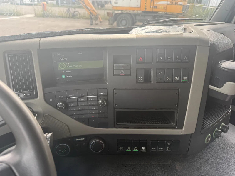 Volvo FM 330 FM 330 6X2 GESTUURD MET KM 235315 - Грузовик-шасси: фото 5 Volvo FM 330 FM 330 6X2 GESTUURD MET KM 235315 - Грузовик-шасси: фото 5