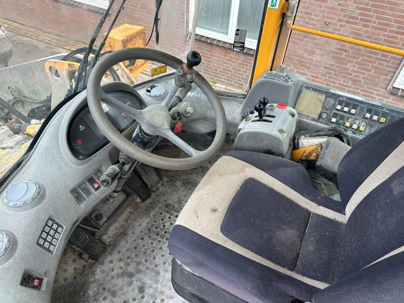 Колёсный погрузчик Volvo L60E: фото 9