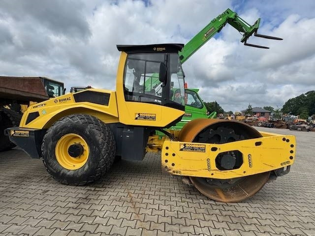 BOMAG BW 213 D-5 - Дорожный каток: фото 1 BOMAG BW 213 D-5 - Дорожный каток: фото 1