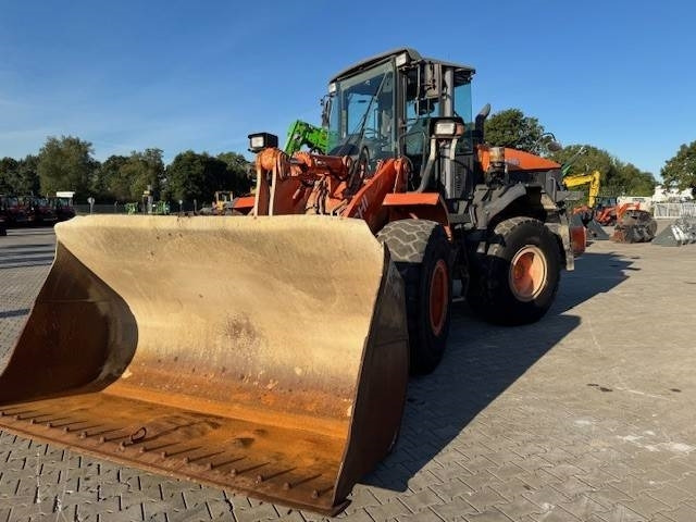 Hitachi ZW 180 - Колёсный погрузчик: фото 2 Hitachi ZW 180 - Колёсный погрузчик: фото 2