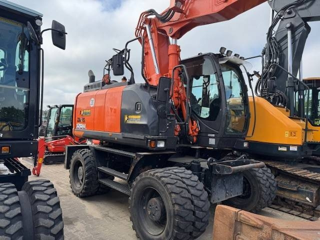 Hitachi ZX 170 W - Колёсный экскаватор: фото 1 Hitachi ZX 170 W - Колёсный экскаватор: фото 1